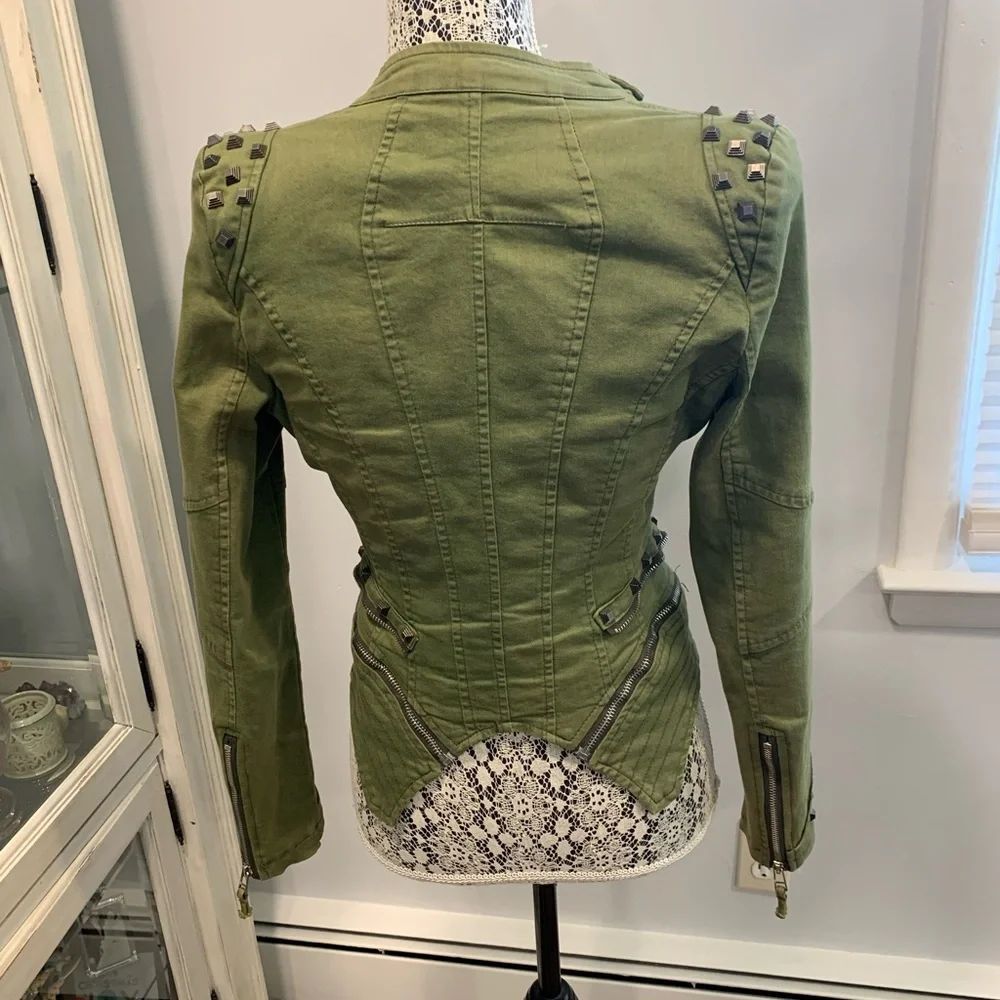 Unique Green Studded Utility Jacket Structured Shoulders and Quilted Sleeves - Picture 4 of 16